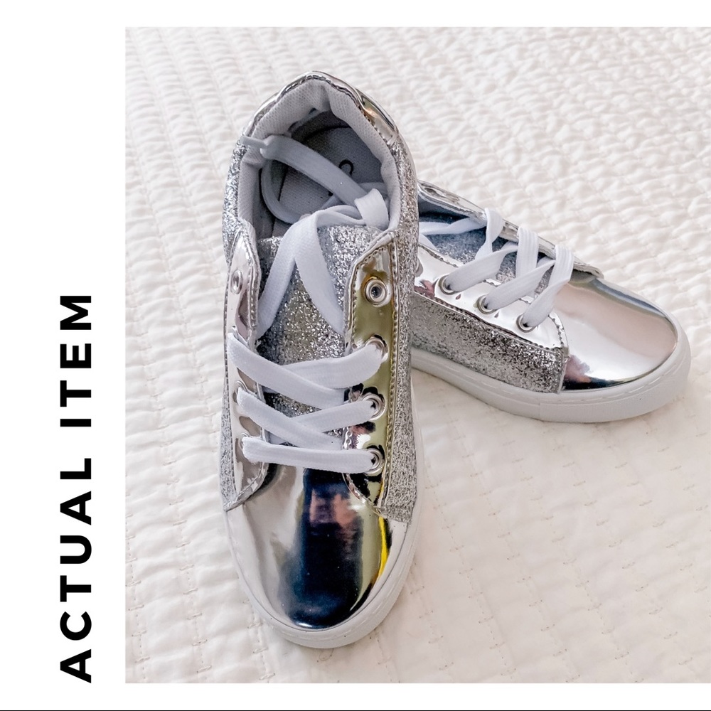 NWT Girls Luna Sneakers - Silver, Size 3Y
